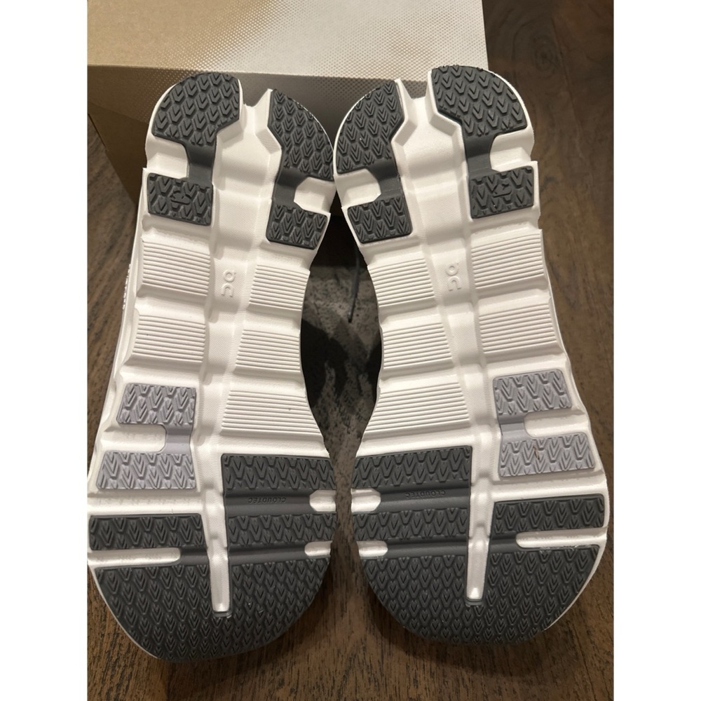 On Women’s Cloudrunner 2 Frost/White Size 10.5 - Picture 10 of 11